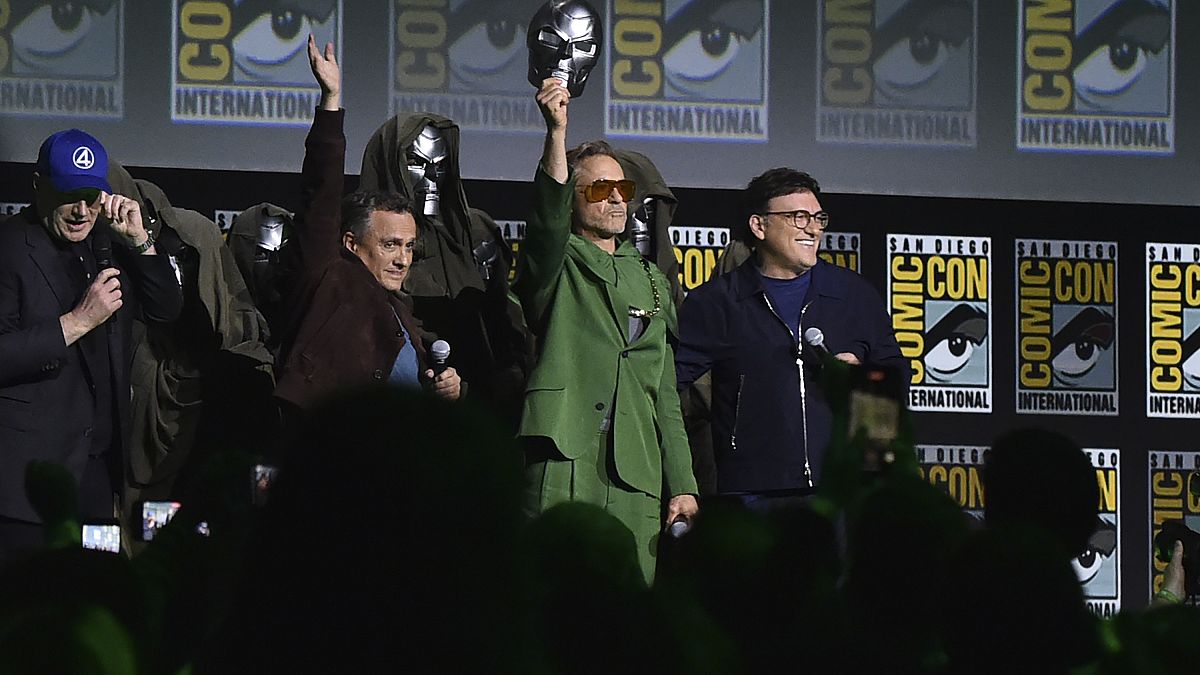 (Soldan sağa), Kevin Feige,Joe Russo, Robert Downey Jr ve Anthony Russo, San Diego'da düzenlenen Comic-Con'da, 27 Temmuz 2024.