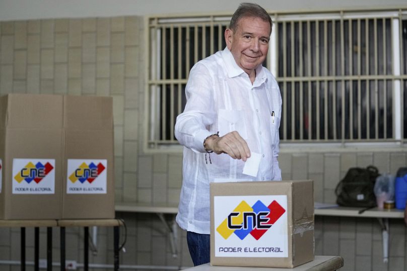 Edmundo González Urrutia a votar.