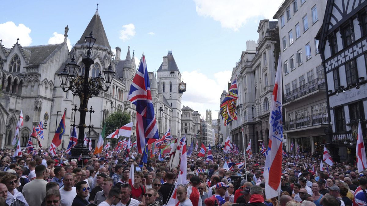 Ribonson tüntetése Londonban