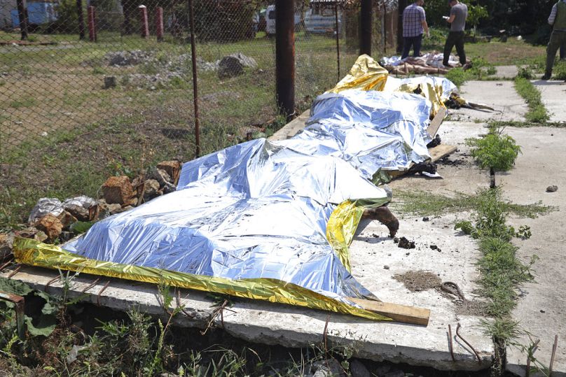 Die Leichen ukrainischer Kriegsgefangener in Oleniwka, Freitag, 29. Juli 2022. 