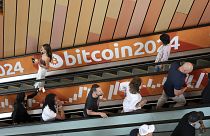 Le persone arrivano alla conferenza Bitcoin 2024 sabato 24 luglio 2024 a Nashville, Tenn.