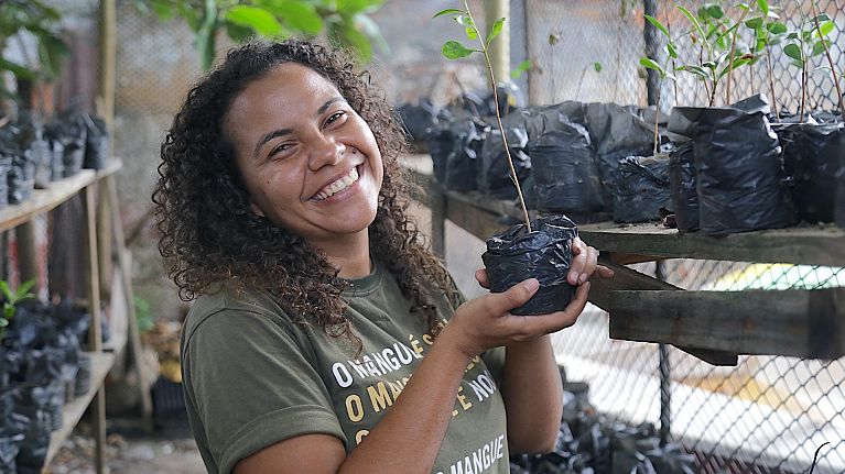  Meet the Brazilian heroine saving the local coastal ecosystem