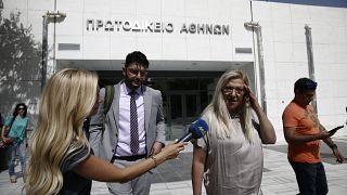 	Η σύζυγος του δολοφονημένου δημοσιογράφου Γιώργου Καραϊβάζ, Στάθα, εξέρχεται από το Μεικτό Ορκωτό Δικαστήριο της Αθήνας μετά την αναβολή της υπόθεσης