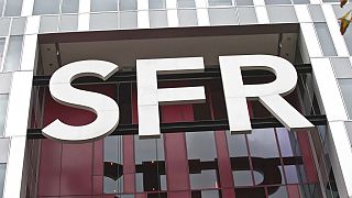 Fransız telekomünikasyon şirketi SFR Group SA'nın logosu 13 Eylül 2017 Çarşamba günü Fransa'nın başkenti Paris'in dışındaki Saint Denis'de görülüyor.