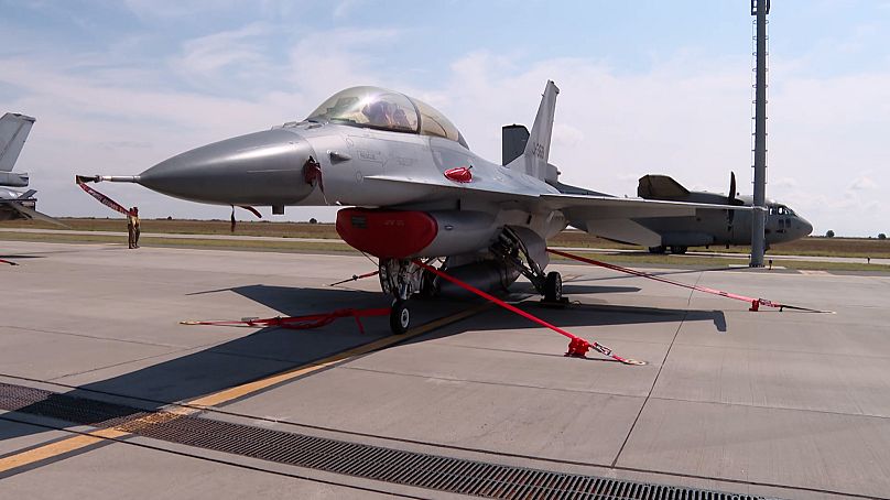 Un F-16 sur la base de Borcea en Roumanie