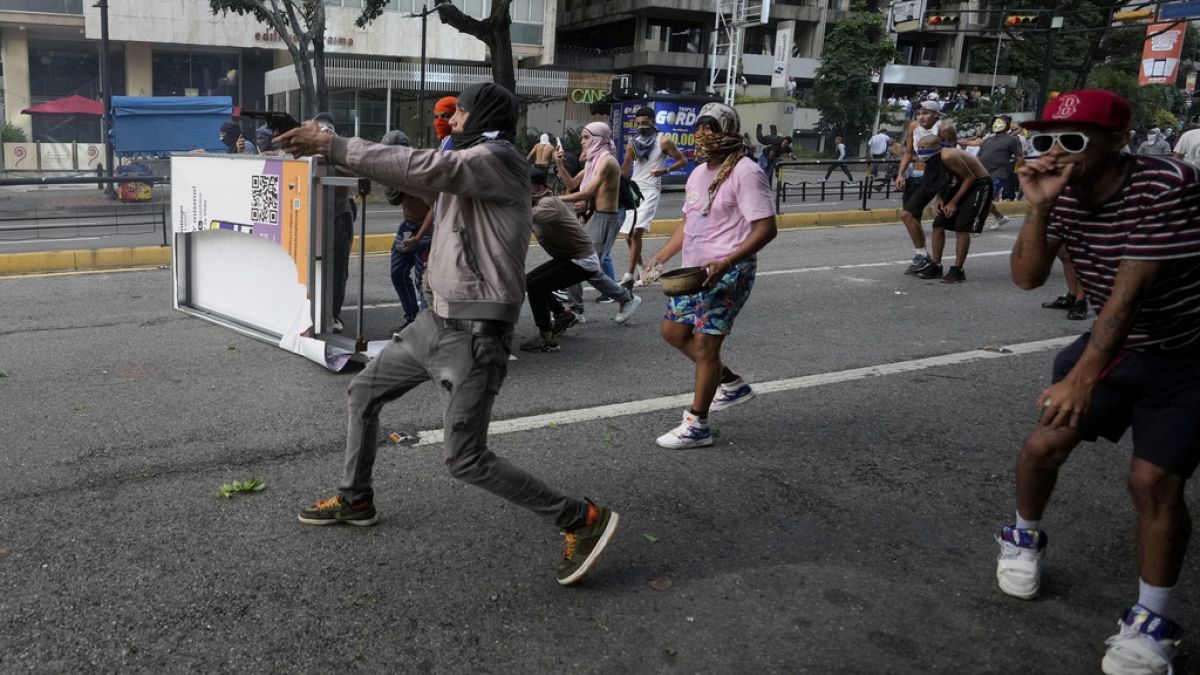 Milhares de pessoas manifestaram-se em toda a Venezuela contra a vitória de Maduro