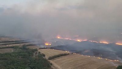 حريق هائل يلتهم مساحات كبيرة في مقدونيا الشمالية 