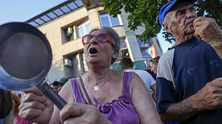 Les habitants de Šabac protestent le 29 juillet contre le projet d'une mine de lithium, après la signature d'un accord de fourniture de matières premières avec l'UE.