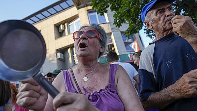 Habitantes de Šabac, en el oeste de Serbia, protestan el 29 de julio contra los planes de una enorme mina de litio en las inmediaciones, después de que Belgrado firmara un acuerdo de suministro de materias primas con la UE.