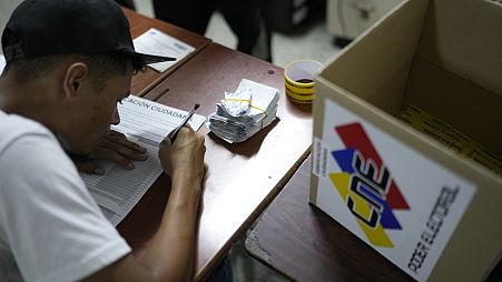 Recuento electoral durante los comicios de Venezuela este domingo. 