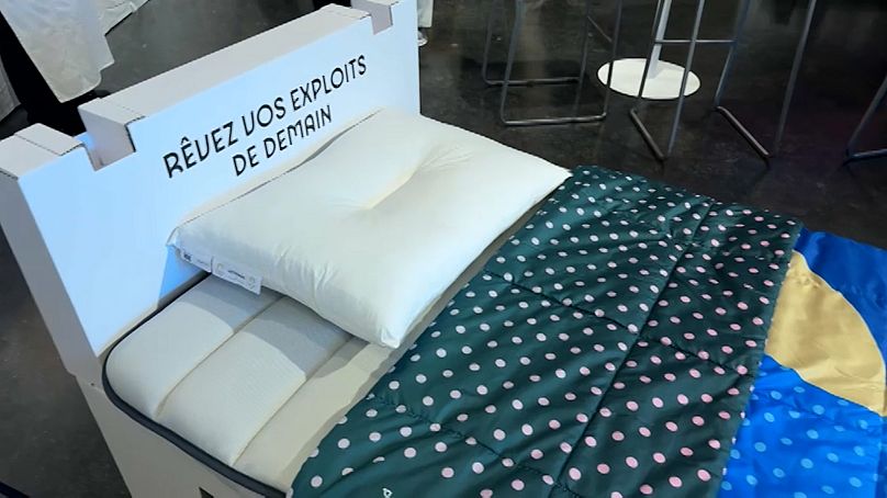 Un modèle de lit en carton utilisé pour les Jeux de Tokyo et cette année à Paris