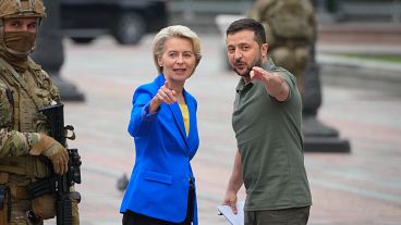 Ursula von der Leyen encontra-se com Volodymyr Zelenskyy, da Ucrânia, em Kiev, 2022