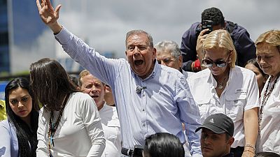 O candidato presidencial da oposição Edmundo Gonzalez lidera uma manifestação contra os resultados oficiais das eleições