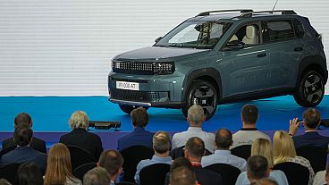 Une nouvelle Fiat Grande Panda est présentée lors de la cérémonie d'inauguration officielle d'une nouvelle usine d'assemblage dans l'usine Stellantis, à Kragujevac, le lundi 22 juillet 2024.