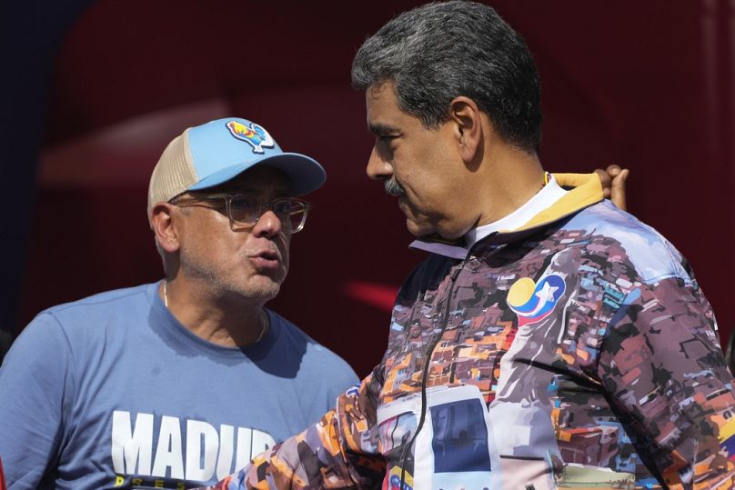 O presidente venezuelano Nicolas Maduro com o presidente da Assembleia Nacional, Jorge Rodriguez, durante um comício de campanha em Caracas. Quinta-feira, 18 de julho 2024