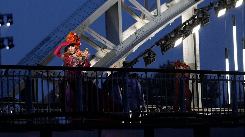 Paloma sur le pont Debilly à Paris, lors de la cérémonie d'ouverture des Jeux olympiques d'été de 2024, le vendredi 26 juillet 2024