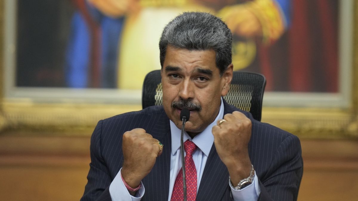 Nem adja fel: Maduro elnök caracasi sajtótájékoztatóján