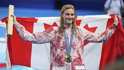 Canadiana Summer McIntosh bate recorde na natação