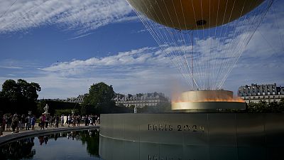 Das olympische Feuer in Paris 2024.