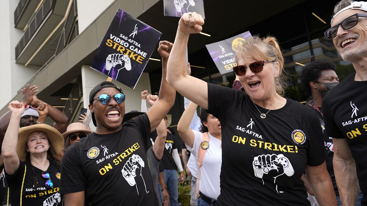 People take part in the SAG-AFTRA video game strike at Warner Bros. Games headquarters in Burbank, California on 1 August 2024. 