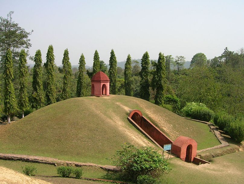 Moidams, entierros de la dinastía Ahom en la India.