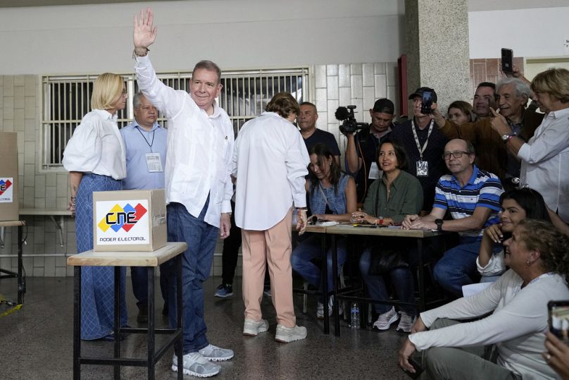 Edmundo González Urrutia votando este domingo. 