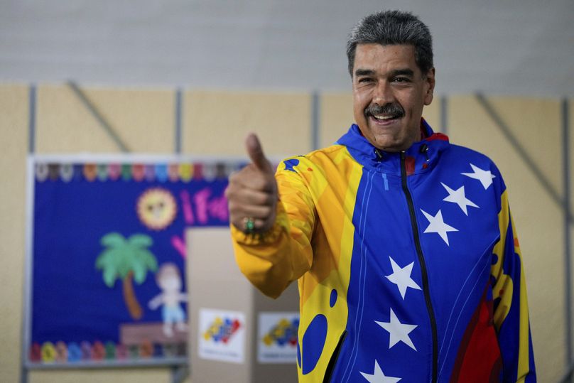 Nicolás Maduro tras emitir su voto. 