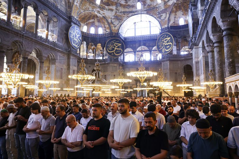 Prières funéraires en hommage au chef du Hamas à l'ex-basilique Sainte-Sophie reconvertie en mosquée, Istanbul, le 2 août 2024.