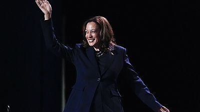  Kamala Harris chega para discursar numa reunião da Sigma Gamma Rho Sorority em Houston, quarta-feira, 31 de julho de 2024