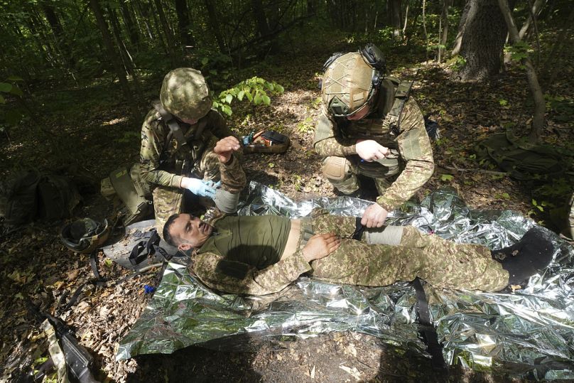 Ukrainische Soldaten der 3. Spartan Task Force Brigade beim taktischen und medizinischen Training in der Region Charkiw, 22. Juli 2024.