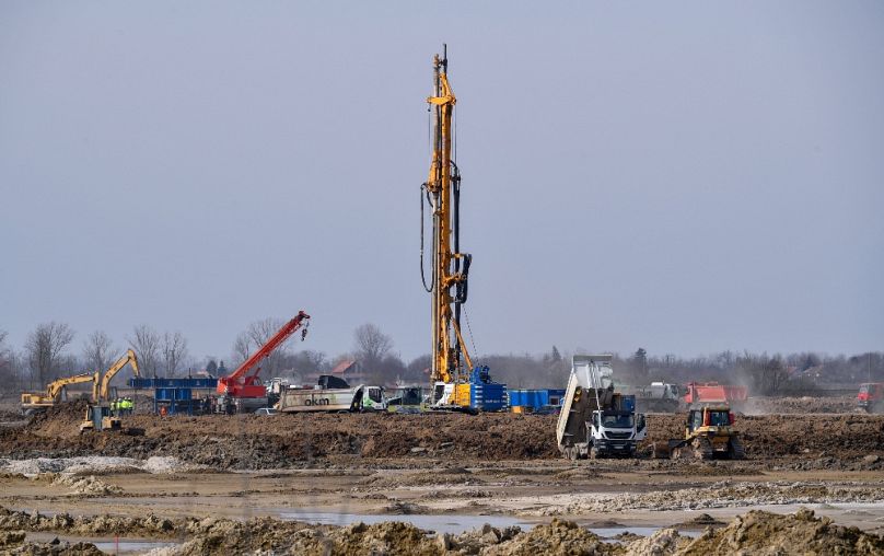 Talajelőkészítés a leendő, debreceni CATL akkumulátorgyár területén, 2023 februárjában