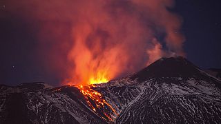 Lávát lövell ki magából az Etna 2017. április 11-én