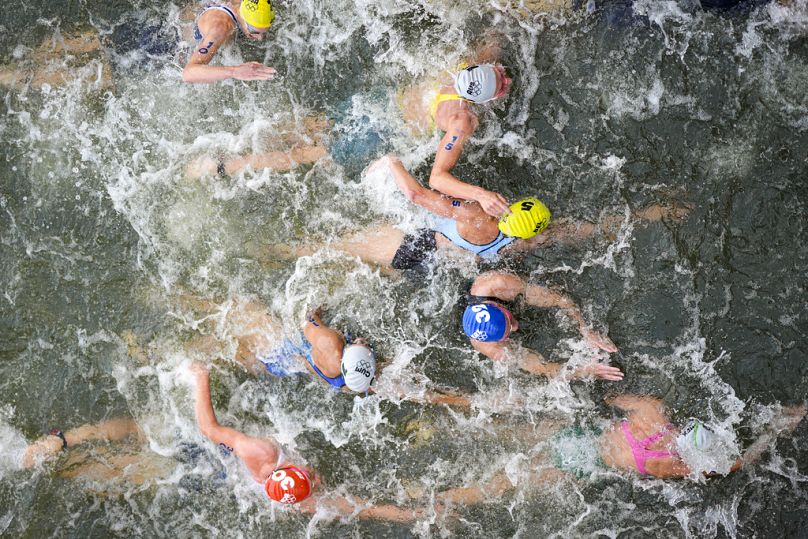 Etapa de natação da competição de triatlo individual feminino nos Jogos Olímpicos de verão de 2024, quarta-feira, 31 de julho de 2024, em Paris, França.