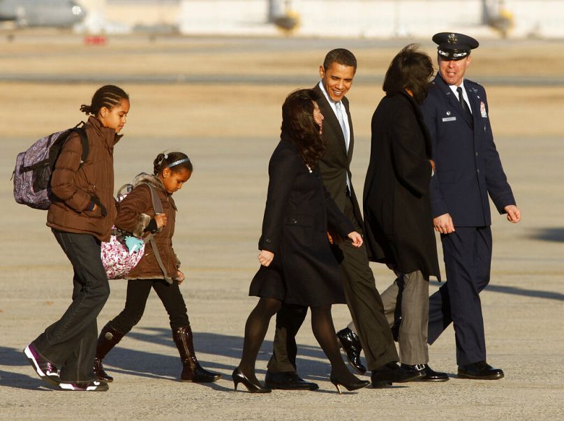 Barack Obama com a primeira-dama Michelle Obama e as filhas Sasha e Malia 