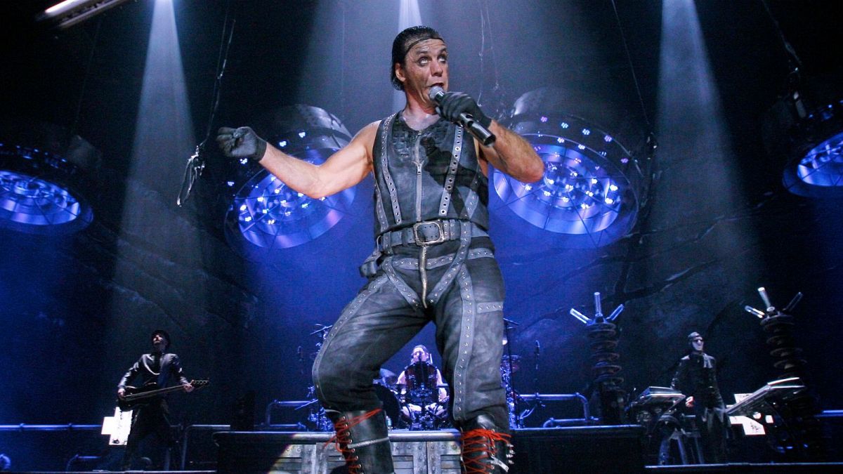 Rammstein'ın solisti Till Lindemann, cinsel istismar haberleri nedeniyle Alman yayın organına dava açtı