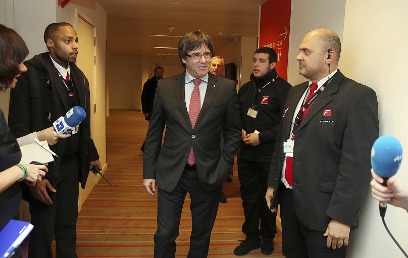 Carles Puigdemont arrive à un rassemblement pour regarder les résultats des élections catalanes au Square Meeting Center à Bruxelles, le jeudi 21 décembre 2017.