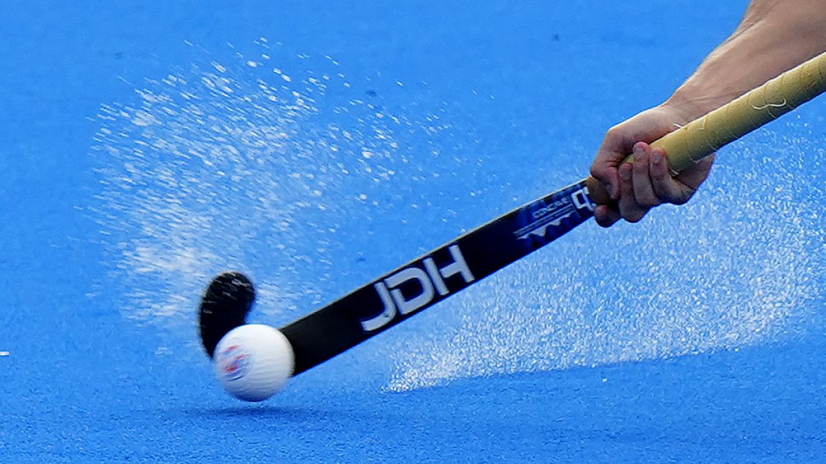 Blick auf einen Spieler, der einen Hockeyschläger hält, während der Olympischen Sommerspiele 2024