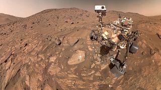 Το Mars rover Perseverance της NASA τράβηξε αυτή τη selfie, που αποτελείται από 62 μεμονωμένες εικόνες, στις 23 Ιουλίου.