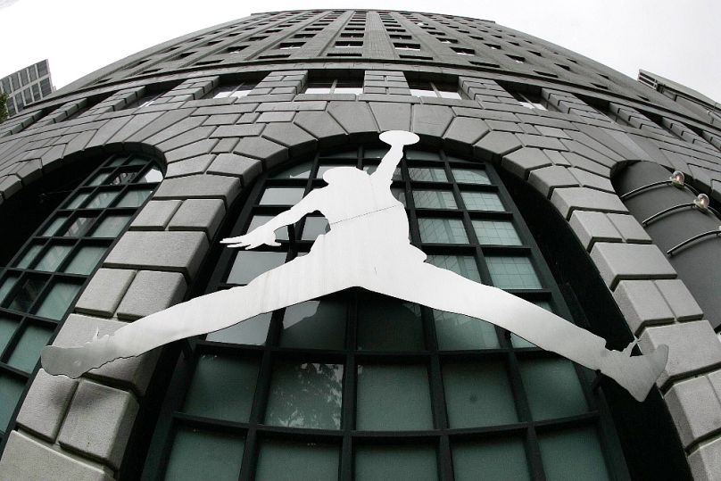 A Michael Jordanről mintázott logó a portlandi Niketownban, 2005-ben