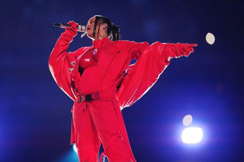 Rihanna a tavalyi Super Bowl döntőjének szünetében énekelt az arizonia Glendale-ben