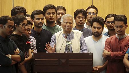 Muhammad Yunus al llegar al aeropuerto de Daca este jueves. Foto: