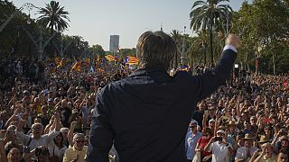 Carles Puigdemont bei seinem kurzen Auftritt in Barcelona am 8.8.24