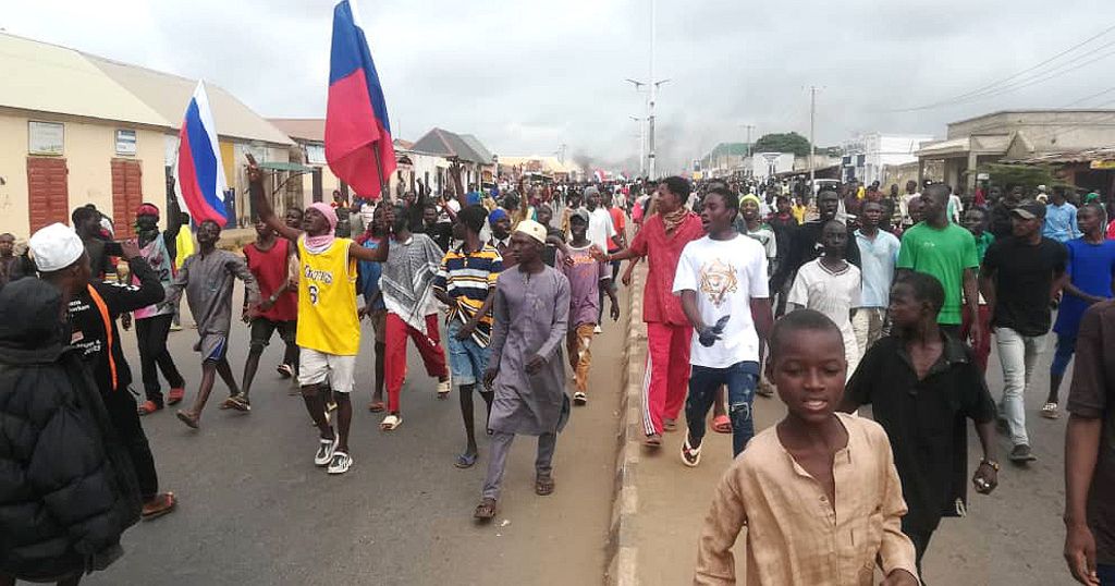 Nigeria detains students for allegedly displaying Russian flags during protest