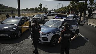 Mossos d'Esquadra durante la 'Operación Jaula' para detener a Puigdemont. 