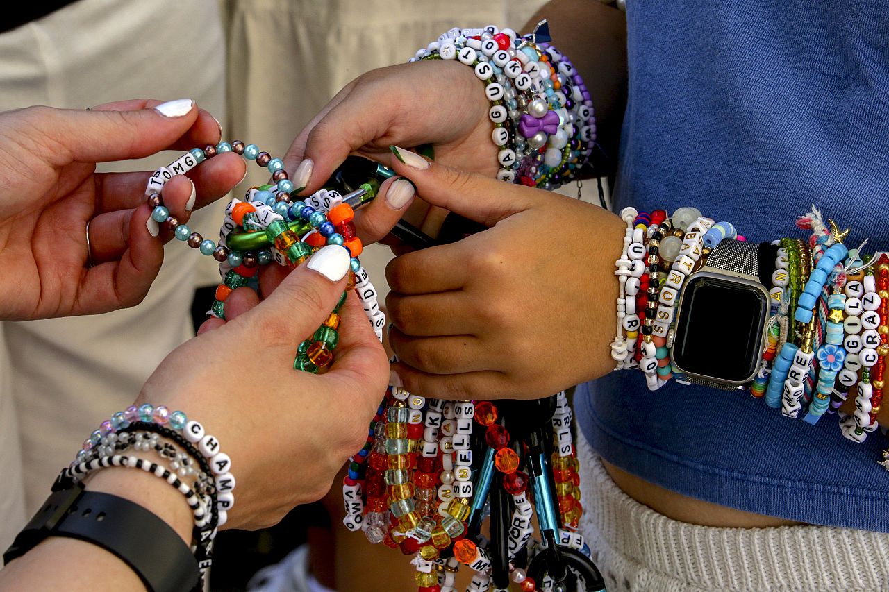 Bracelet exchanges