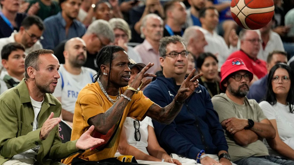 Travis Scott Paris'te otel güvenlik görevlisiyle tartıştıktan sonra tutuklandı - Paris'te erkekler yarı final basketbol maçında görülüyor - 8 Ağustos 2024 Perşembe