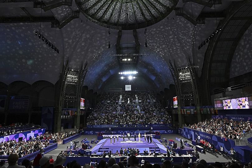 A női tekvondósok 67 kilogrammos versenyének eredményhirdetése a 2024-es párizsi nyári olimpián a Grand Palais kiállítócsarnokban