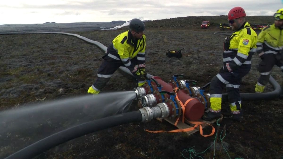 Test all'impianto di raffreddamento della lava in Islanda