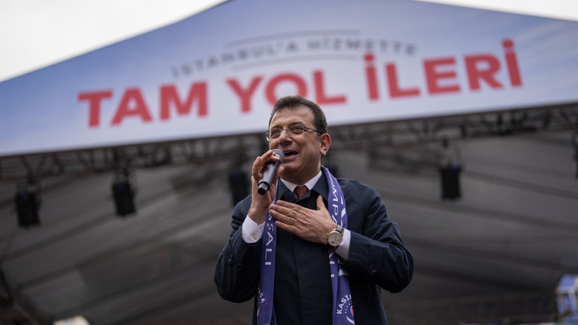 Bali’de mahsur kalan yaralı gencin biletini İmamoğlu bizzat ödedi