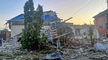 Foto difundida el 6 de agosto por el gobernador interino de la región rusa de Kursk, Alexéi Smirnov, que muestra una casa dañada en Sudzha después de un ataque ucraniano. Foto difundida el 6 de agosto por el gobernador interino de la región rusa de Kursk, Alexéi Smirnov, que muestra una casa dañada en Sudzha después de un ataque ucraniano.